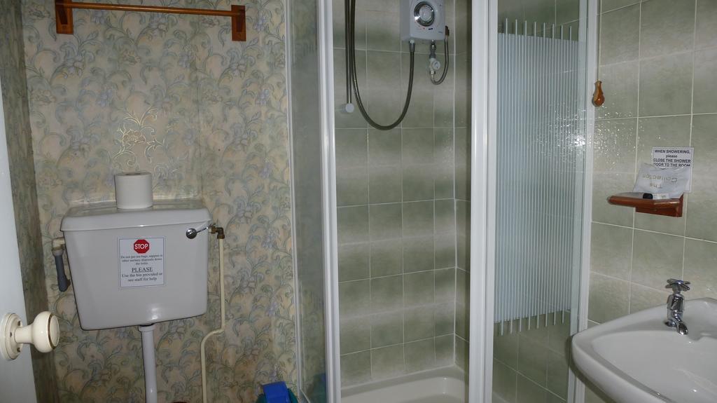 Whitehall Guest House Colwyn Bay Εξωτερικό φωτογραφία
