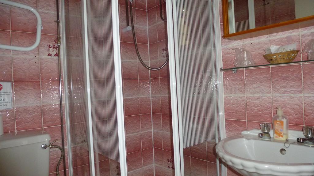 Whitehall Guest House Colwyn Bay Εξωτερικό φωτογραφία