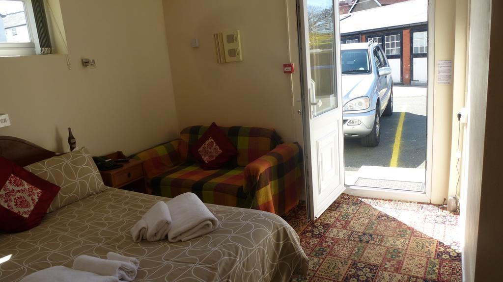 Whitehall Guest House Colwyn Bay Εξωτερικό φωτογραφία