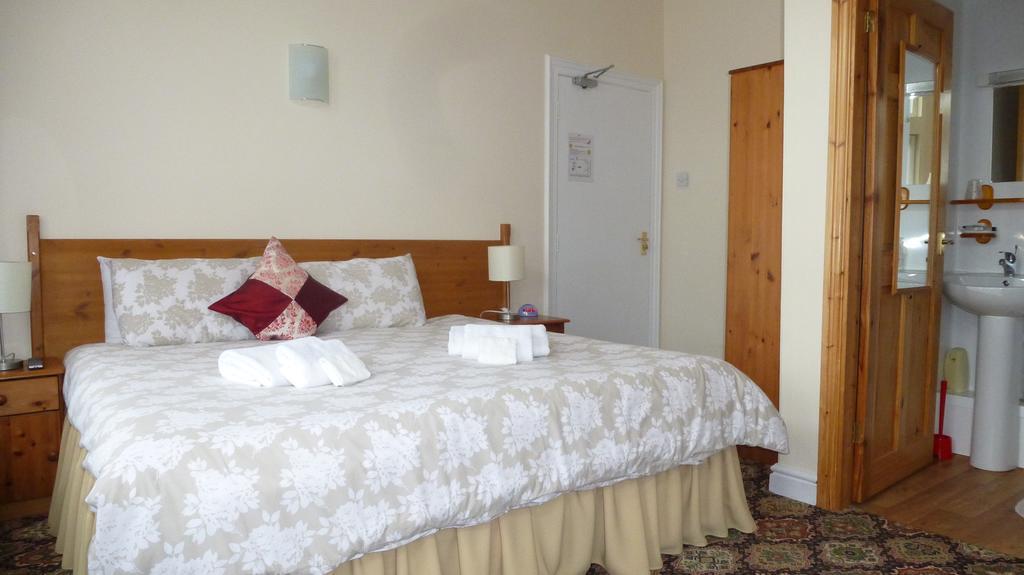 Whitehall Guest House Colwyn Bay Εξωτερικό φωτογραφία