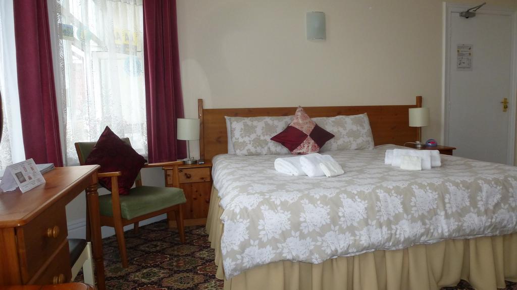 Whitehall Guest House Colwyn Bay Εξωτερικό φωτογραφία