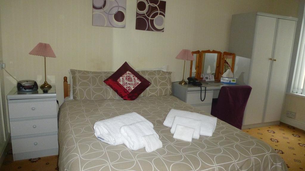 Whitehall Guest House Colwyn Bay Εξωτερικό φωτογραφία