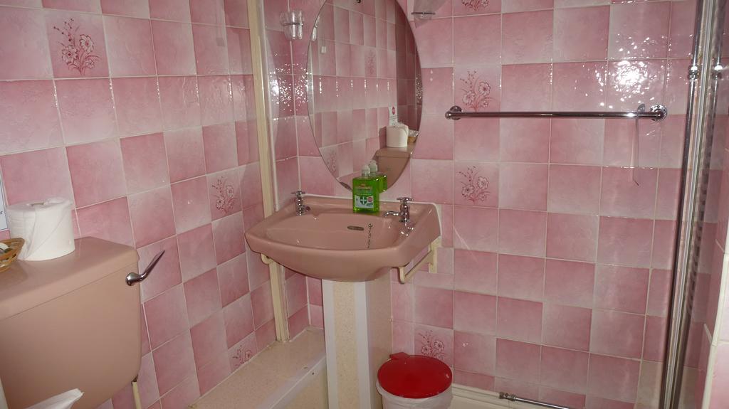 Whitehall Guest House Colwyn Bay Εξωτερικό φωτογραφία