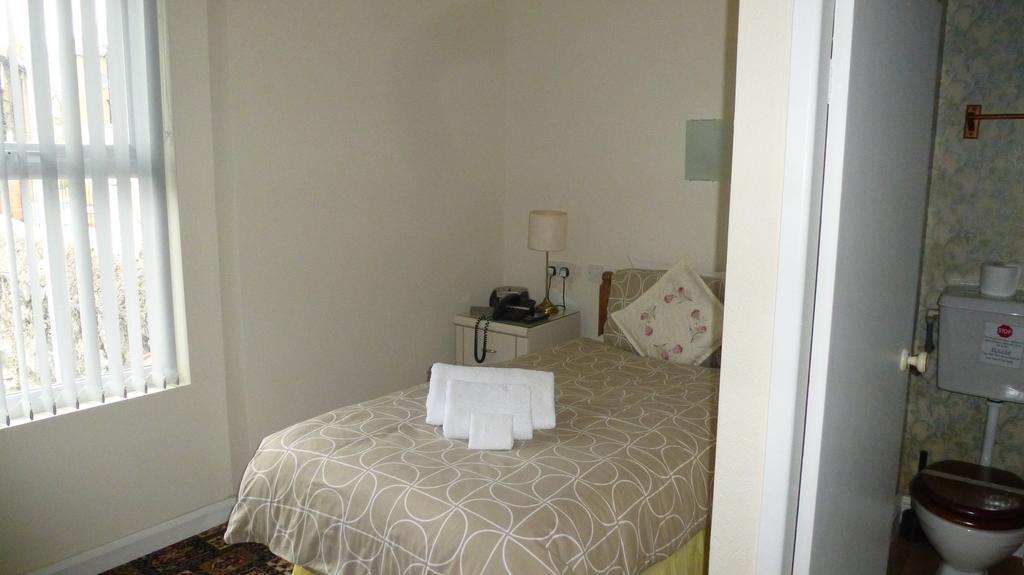 Whitehall Guest House Colwyn Bay Εξωτερικό φωτογραφία
