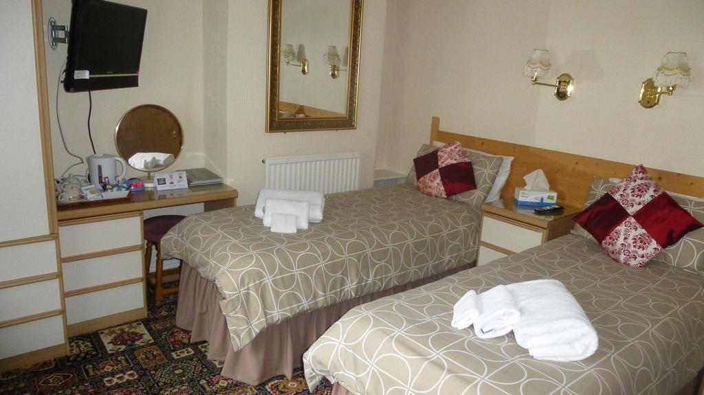 Whitehall Guest House Colwyn Bay Εξωτερικό φωτογραφία