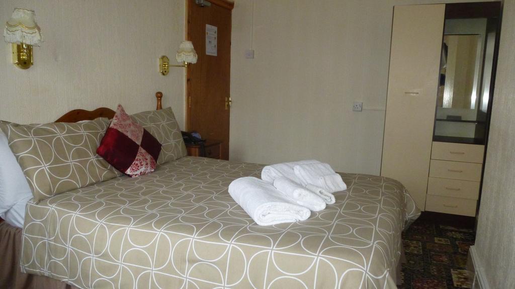 Whitehall Guest House Colwyn Bay Εξωτερικό φωτογραφία