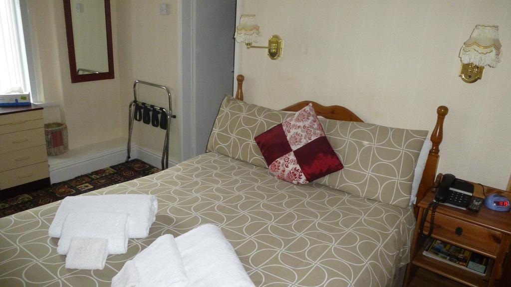 Whitehall Guest House Colwyn Bay Εξωτερικό φωτογραφία