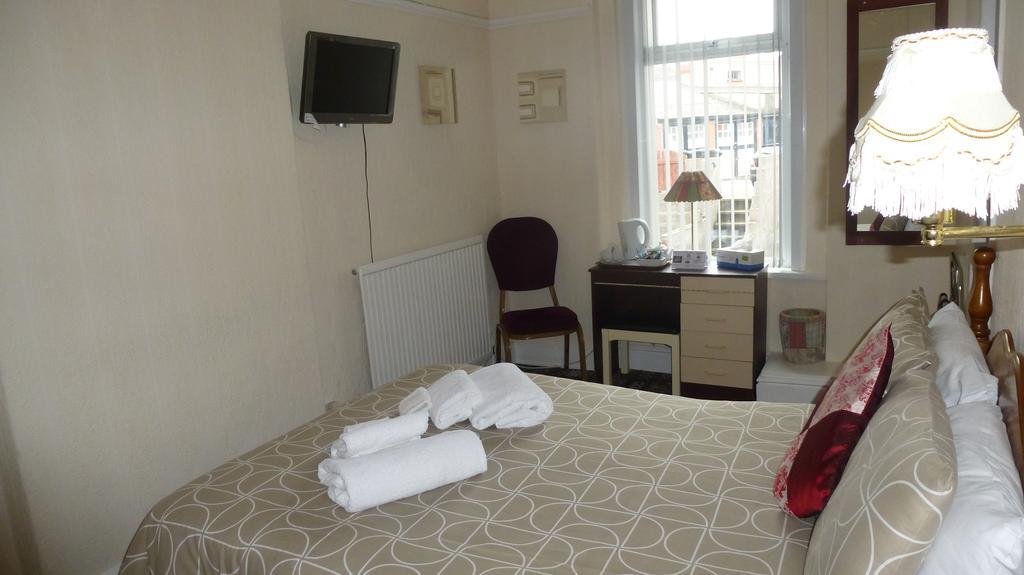 Whitehall Guest House Colwyn Bay Εξωτερικό φωτογραφία