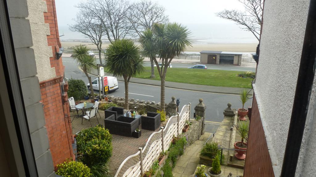 Whitehall Guest House Colwyn Bay Εξωτερικό φωτογραφία