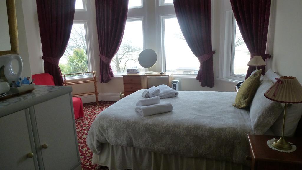 Whitehall Guest House Colwyn Bay Εξωτερικό φωτογραφία