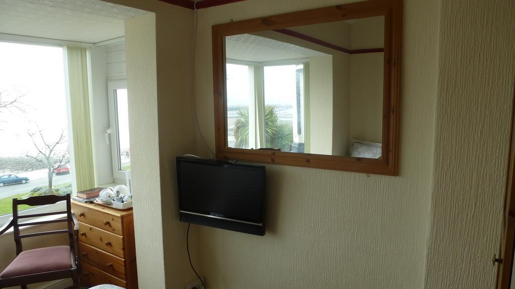 Whitehall Guest House Colwyn Bay Εξωτερικό φωτογραφία