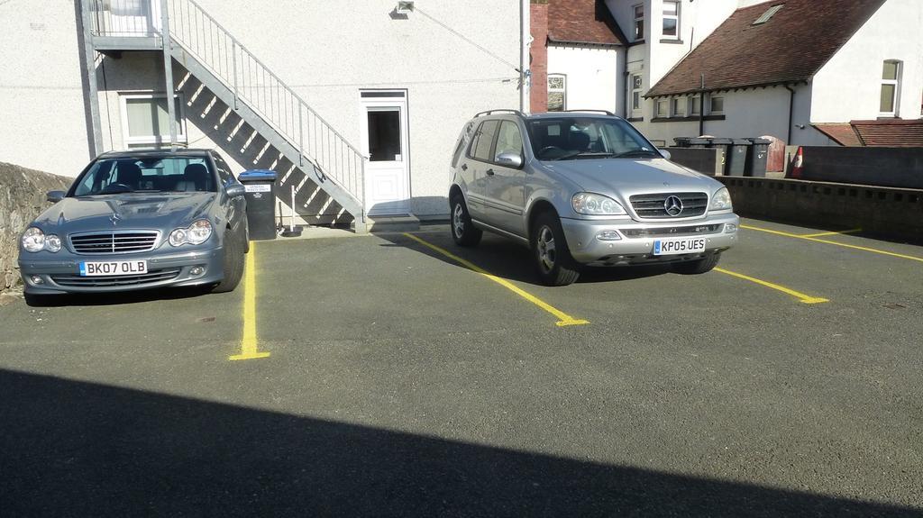 Whitehall Guest House Colwyn Bay Εξωτερικό φωτογραφία