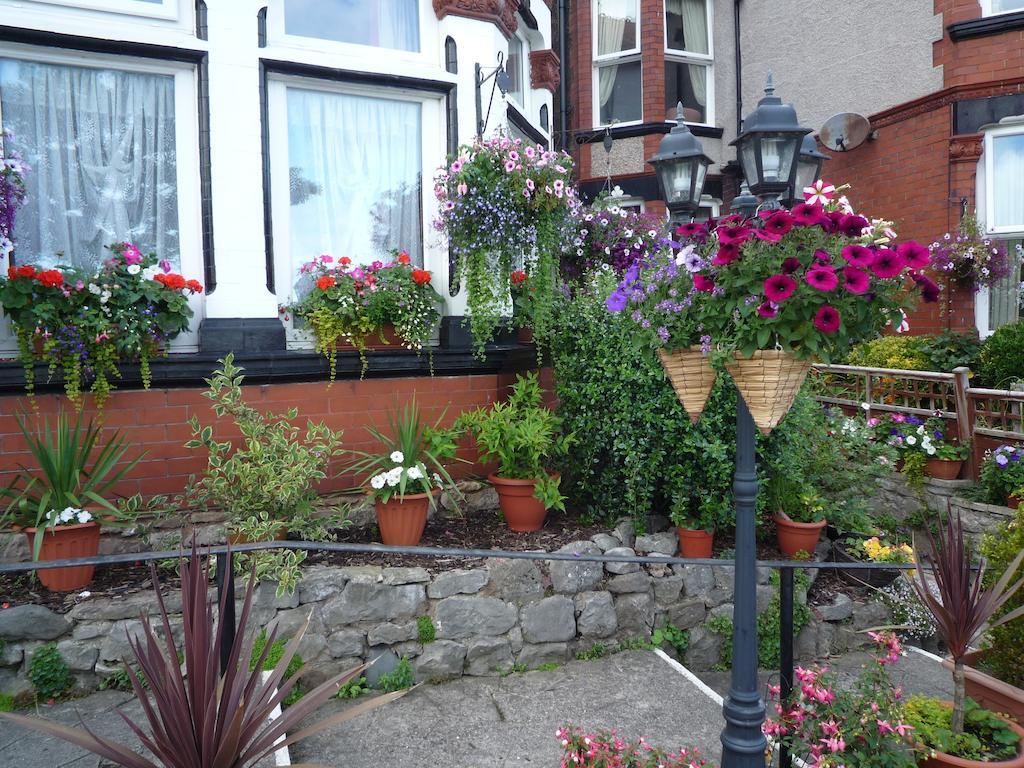 Whitehall Guest House Colwyn Bay Εξωτερικό φωτογραφία